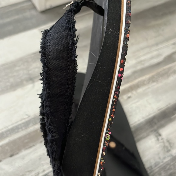 Vionic flip flops - Picture 3 of 5